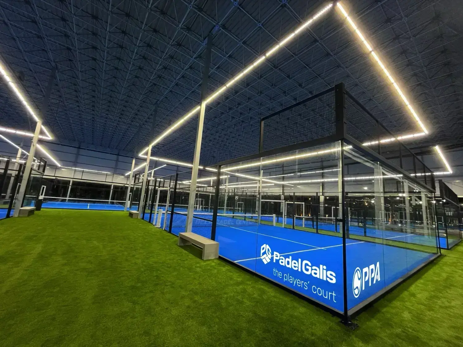 Padel Galis reinventa el juego nocturno: adiós a los focos, hola a la experiencia