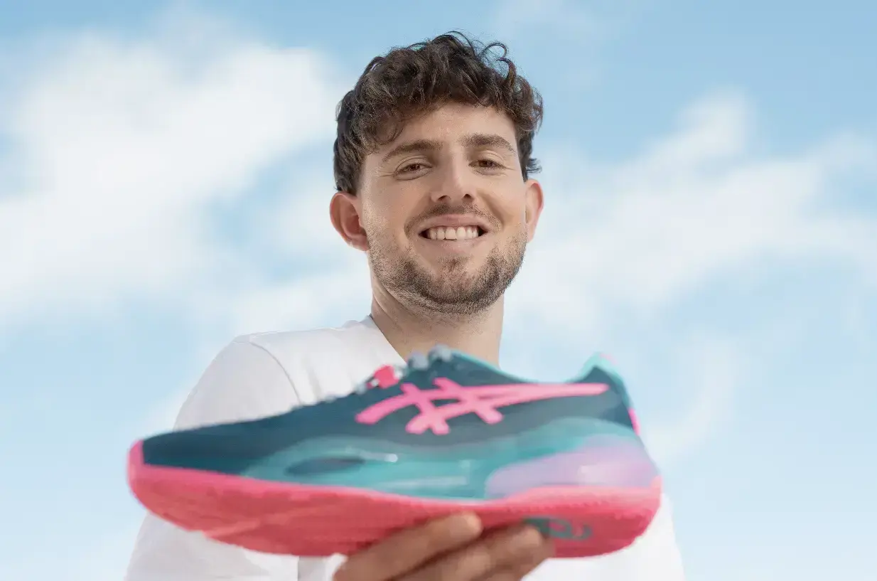ASICS ficha a Mike Yanguas: la promesa del pádel internacional