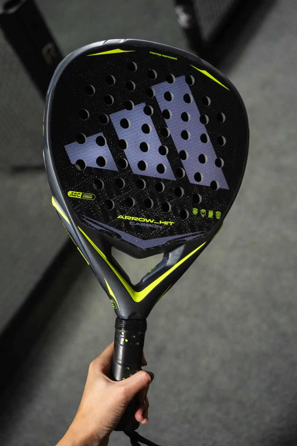 adidas Arrow_Hit Carbon