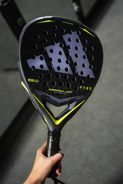 adidas Arrow_Hit Carbon
