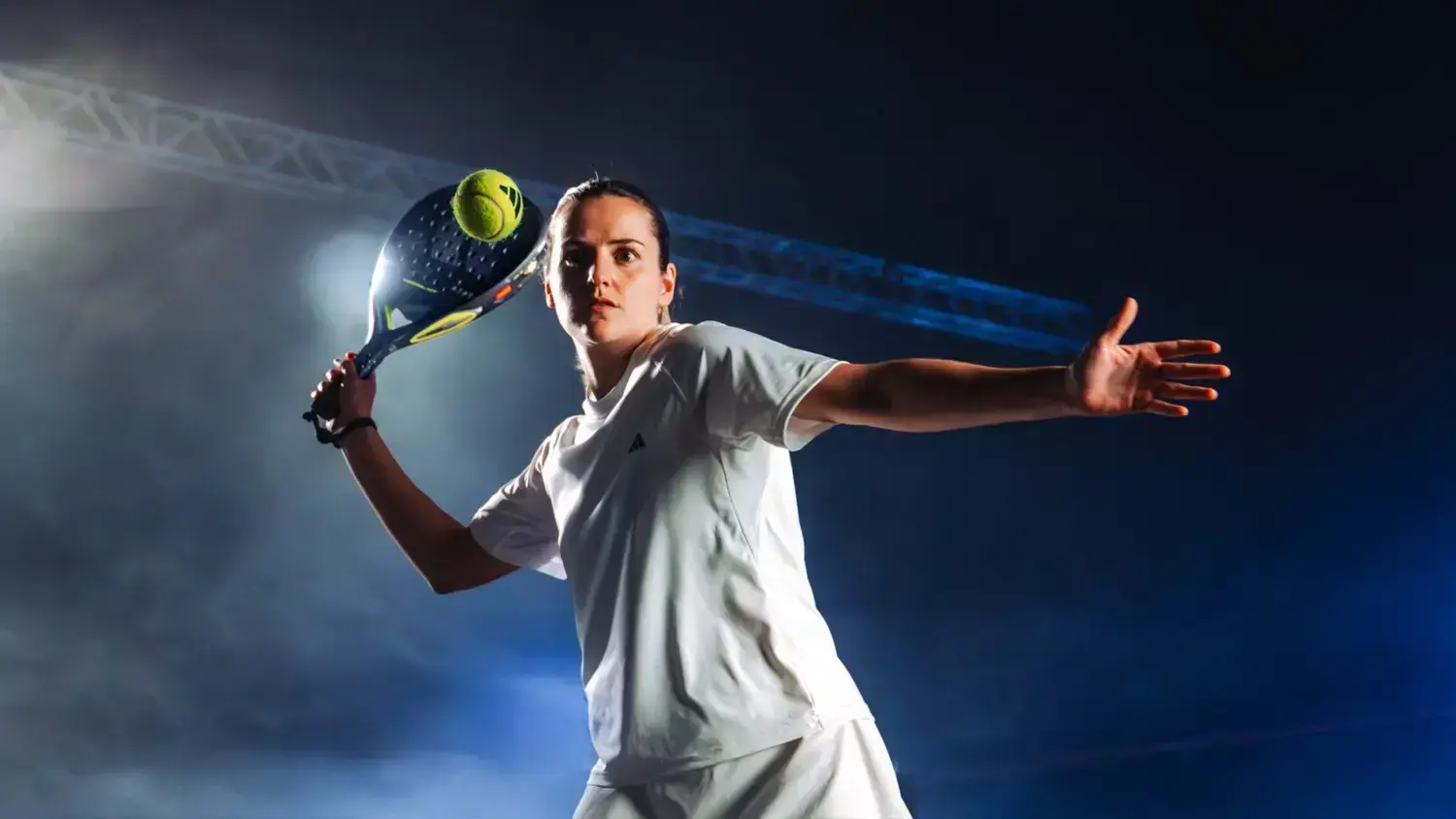 Ari Sánchez, nueva embajadora de adidas Pádel: así es Arrow_hit, la gama que pone el foco en la precisión