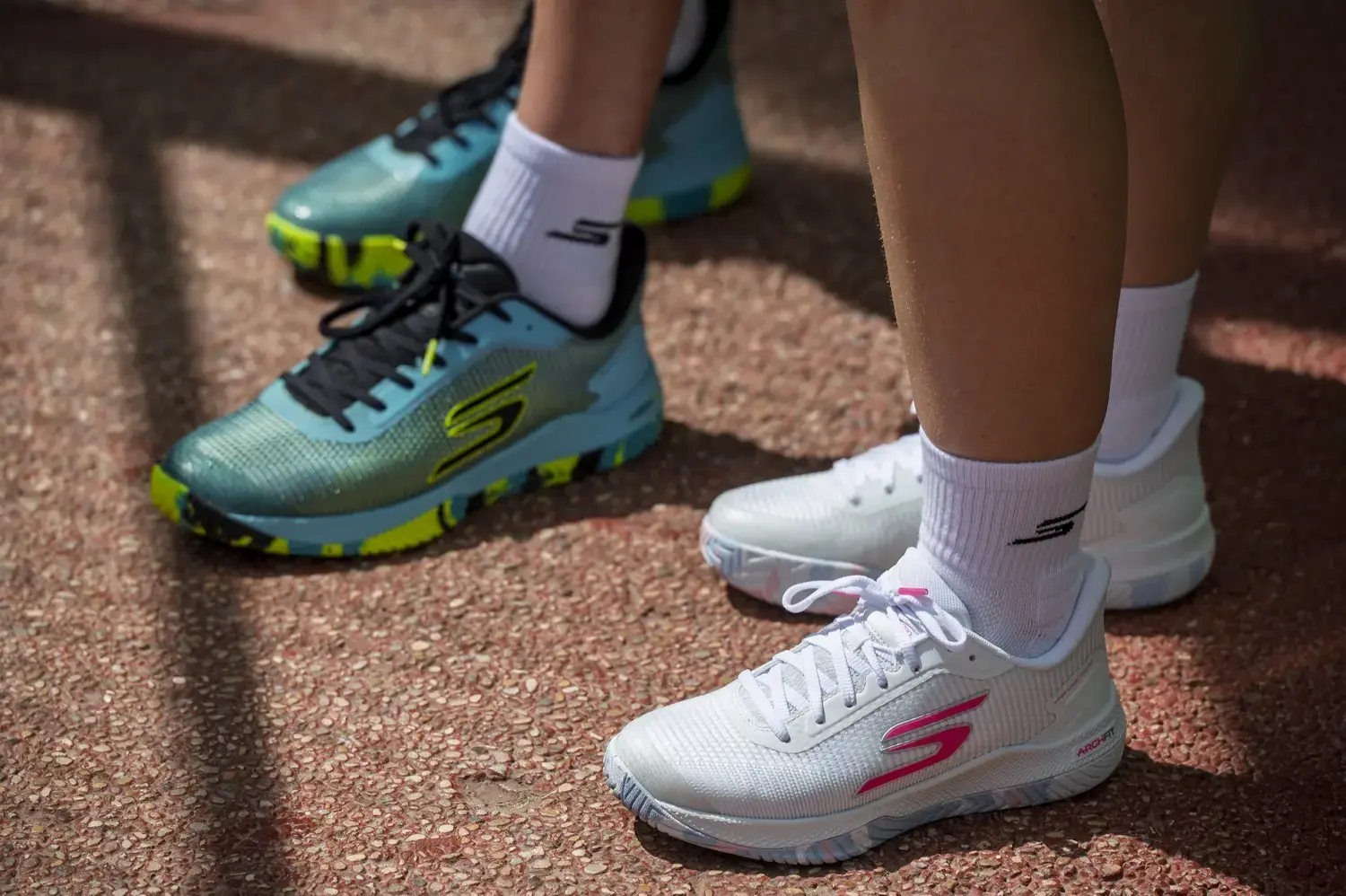 Skechers sube una marcha en pádel: alianza con El Estudiante y nueva línea de zapatillas técnicas