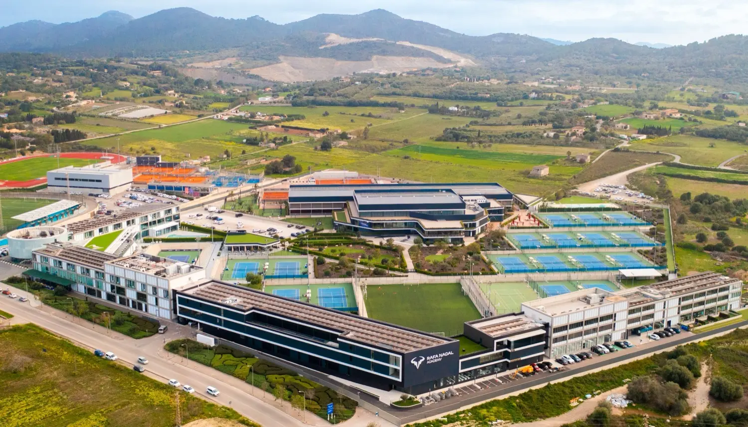 La Rafa Nadal Academy lanza un programa anual de pádel para formar a jóvenes jugadores